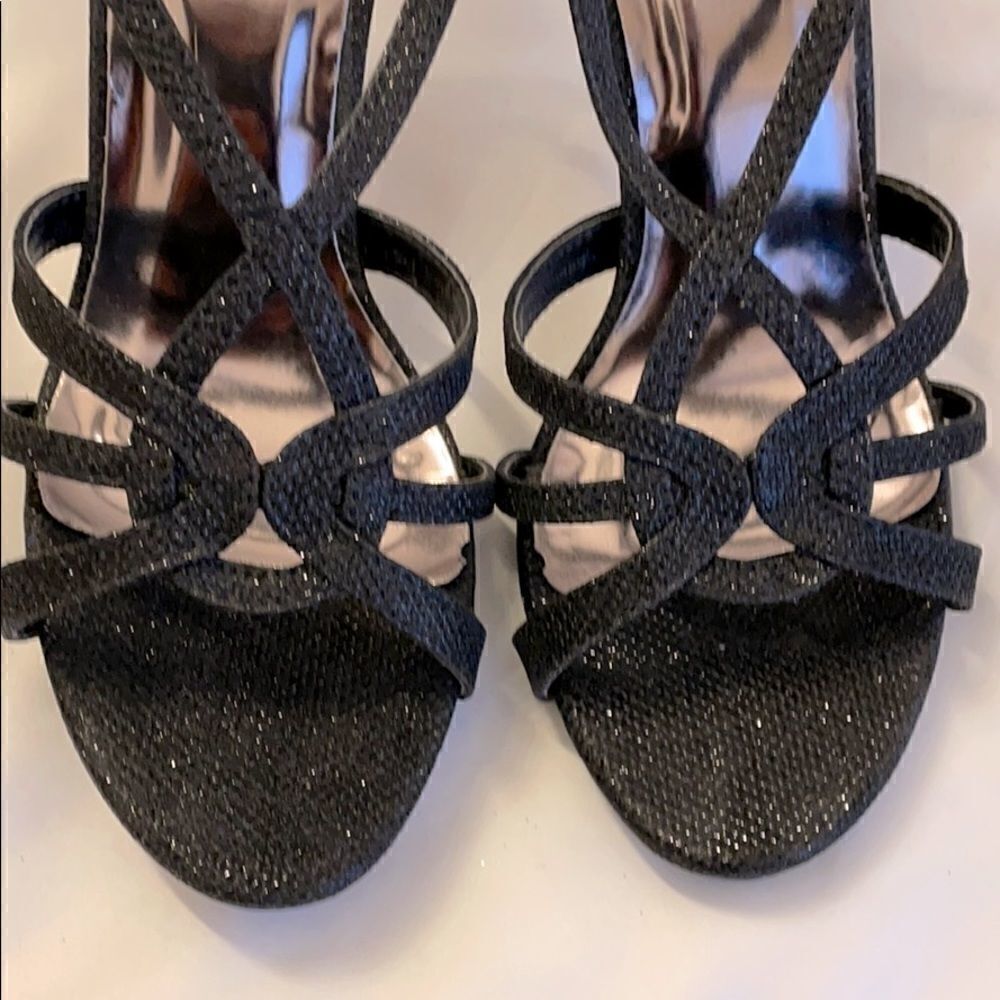 PIERRE DUMAS SHIMMERY STRAPPY SANDALS.  NEW - Picture 4 of 7